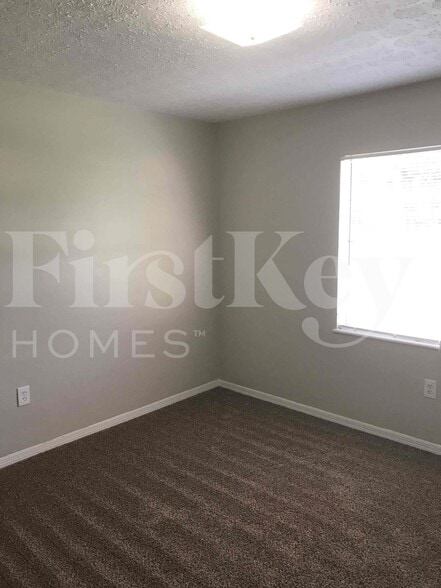 Building Photo - 4804 Oriole Dr