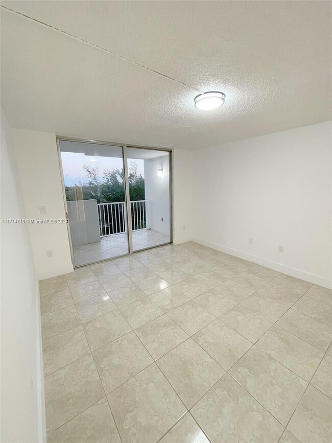 Building Photo - 1300 NE Miami Gardens Dr