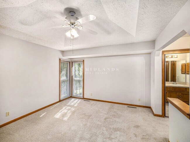 Building Photo - Two Springs Split Entry home