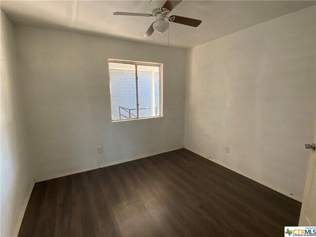 Building Photo - 1209 N 10th St