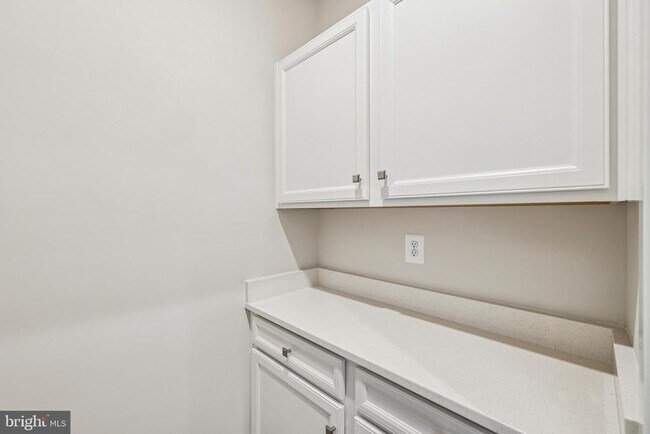 Building Photo - 2528 VERONA Pl