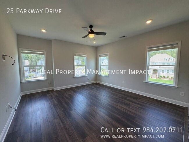 Building Photo - 25 Parkway Dr