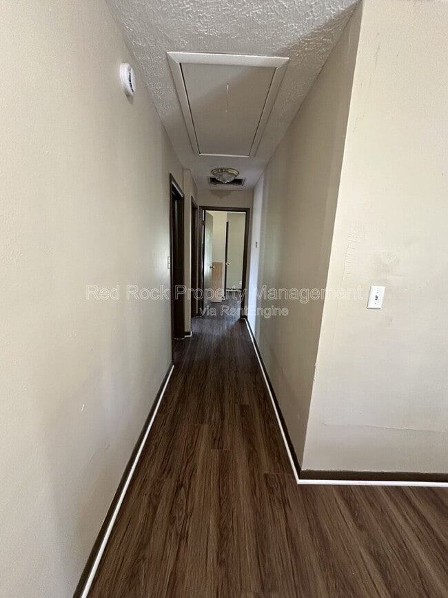 Building Photo - 835 Elm St
