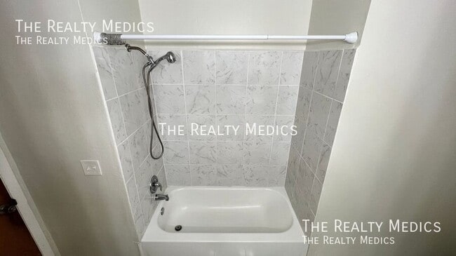 Building Photo - 526 S Thompson Ave