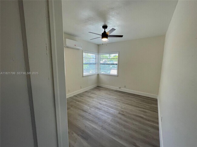 Building Photo - 126 NE 19th Ave