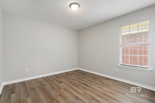 Building Photo - 21570 Palmer Ct