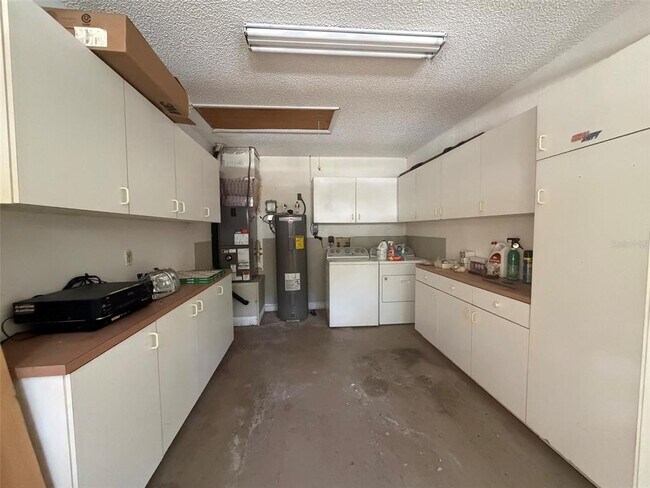 Building Photo - 3781 Lake Shore Dr