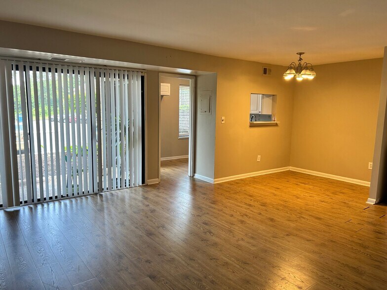 Building Photo - 5488 Cedar Ln