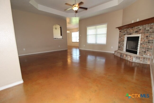 Building Photo - 401 Rainbow Court