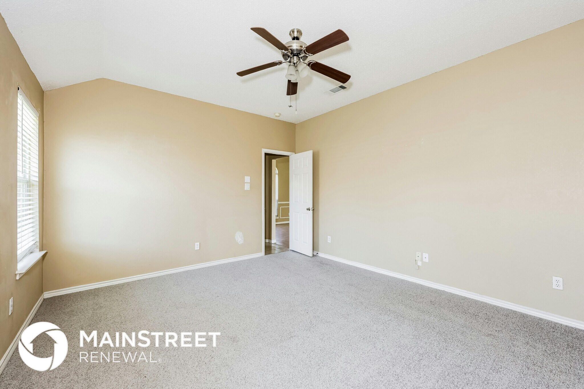 Building Photo - 740 Regalwood Dr