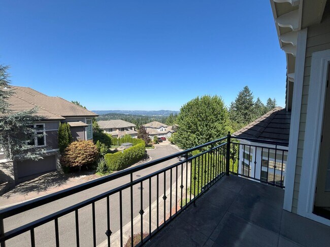 Building Photo - Elegant 4-Bedroom Luxury Home with Panoram...