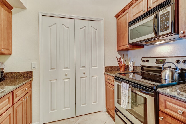 Building Photo - 12955 Positano Cir