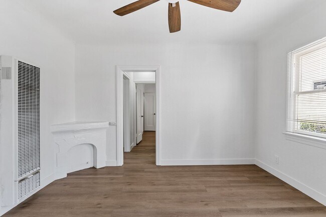 Interior Photo - 1109-1125 Loma Ave