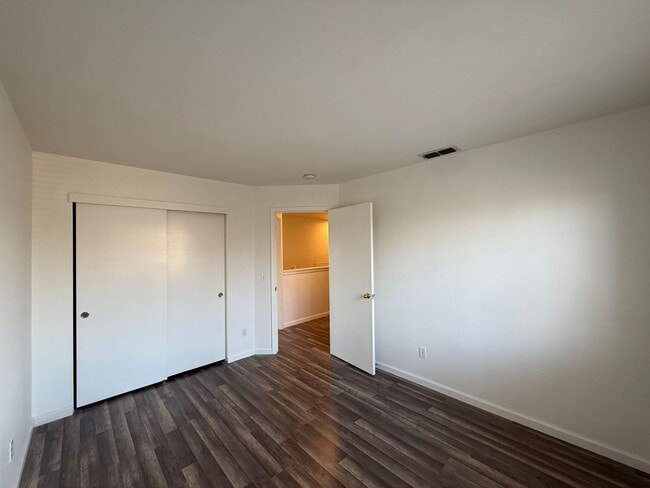 Building Photo - 4-bedroom two story home in Sylvan School ...
