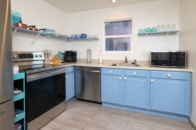 Building Photo - Live Close to Campus in Style – Sam Hughes...