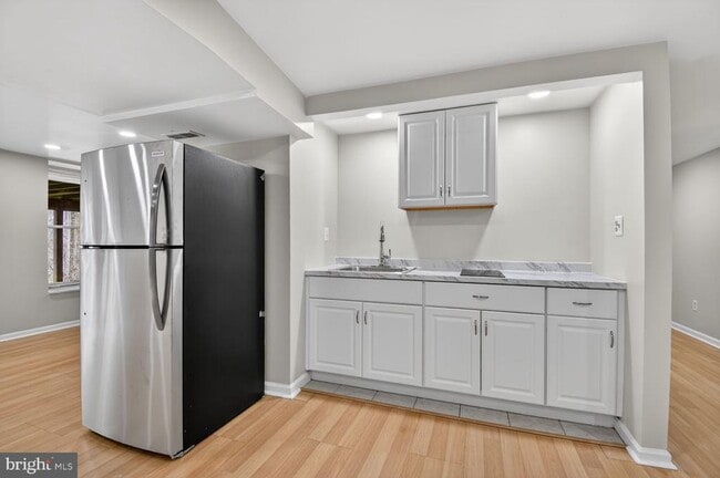 Building Photo - 1900 Middlebridge Dr