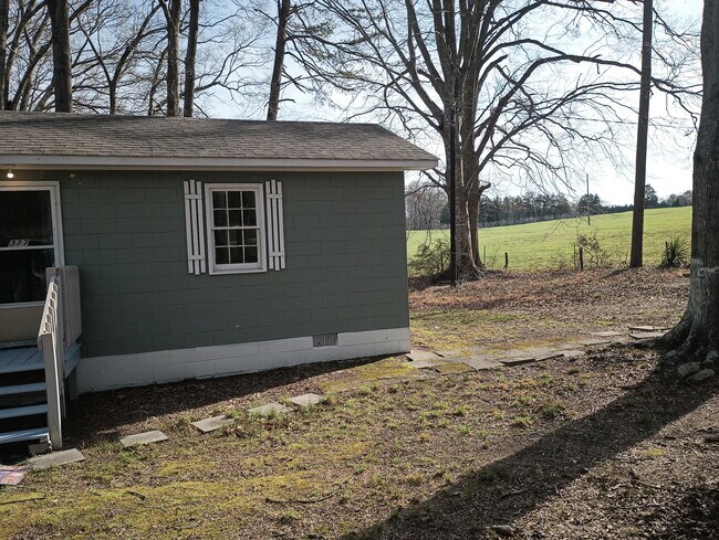 Building Photo - 327 Zimmerman Lake Rd