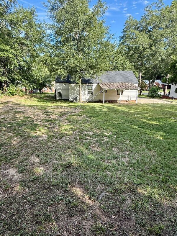 Building Photo - 1533 Engle Dr