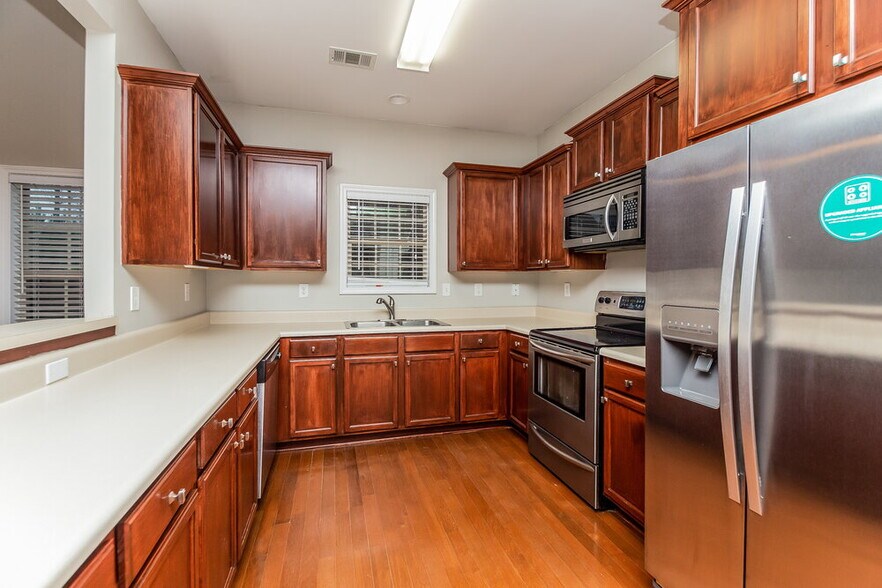 Building Photo - 112 Pristine Dr
