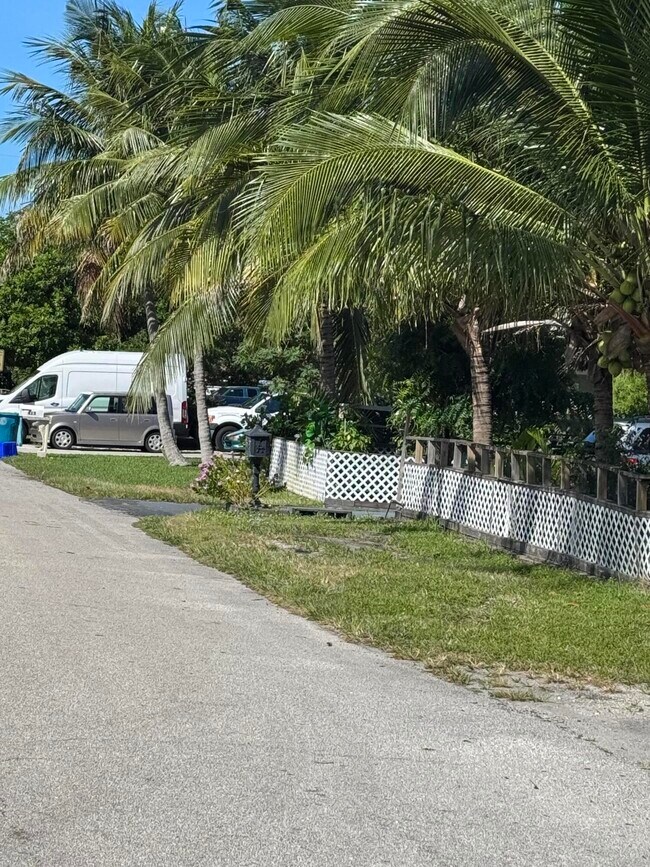 Building Photo - 412 SE 21st Ave