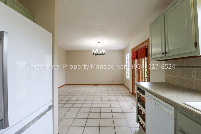 Building Photo - Recently Updated 3 Bed 2.5 Bath in Bixby - Move in Ready!