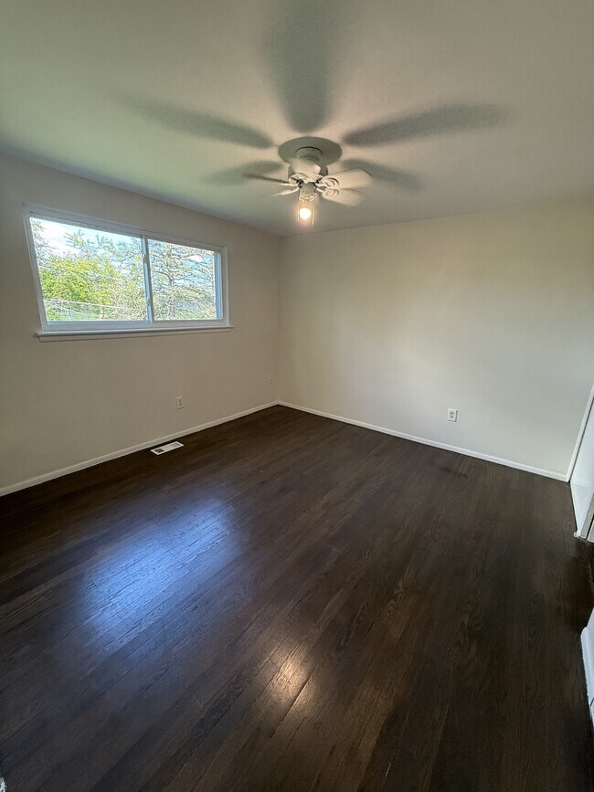 Building Photo - 200 N Christine Cir