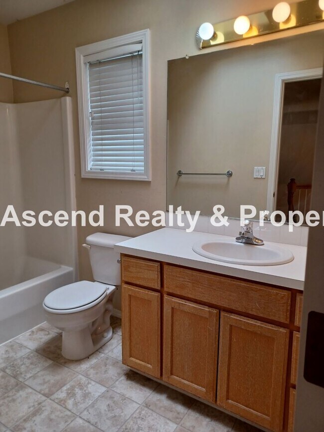 Building Photo - 3 Bed on CuldeSac Close to Intel, Orenco S...
