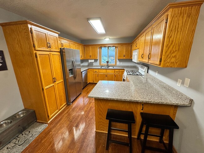 Building Photo - Walk To The Lake! **Rent Special**