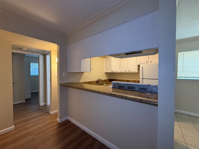 Building Photo - 1530 Heights Blvd