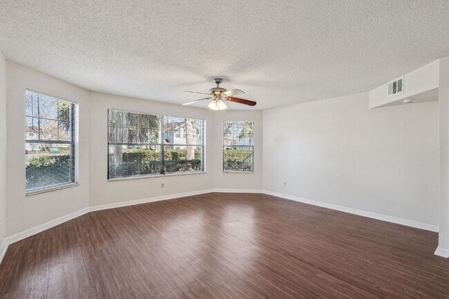 Building Photo - Spacious 3-Bedroom, 2-Bath Oasis in the Heart of Kissimmee!