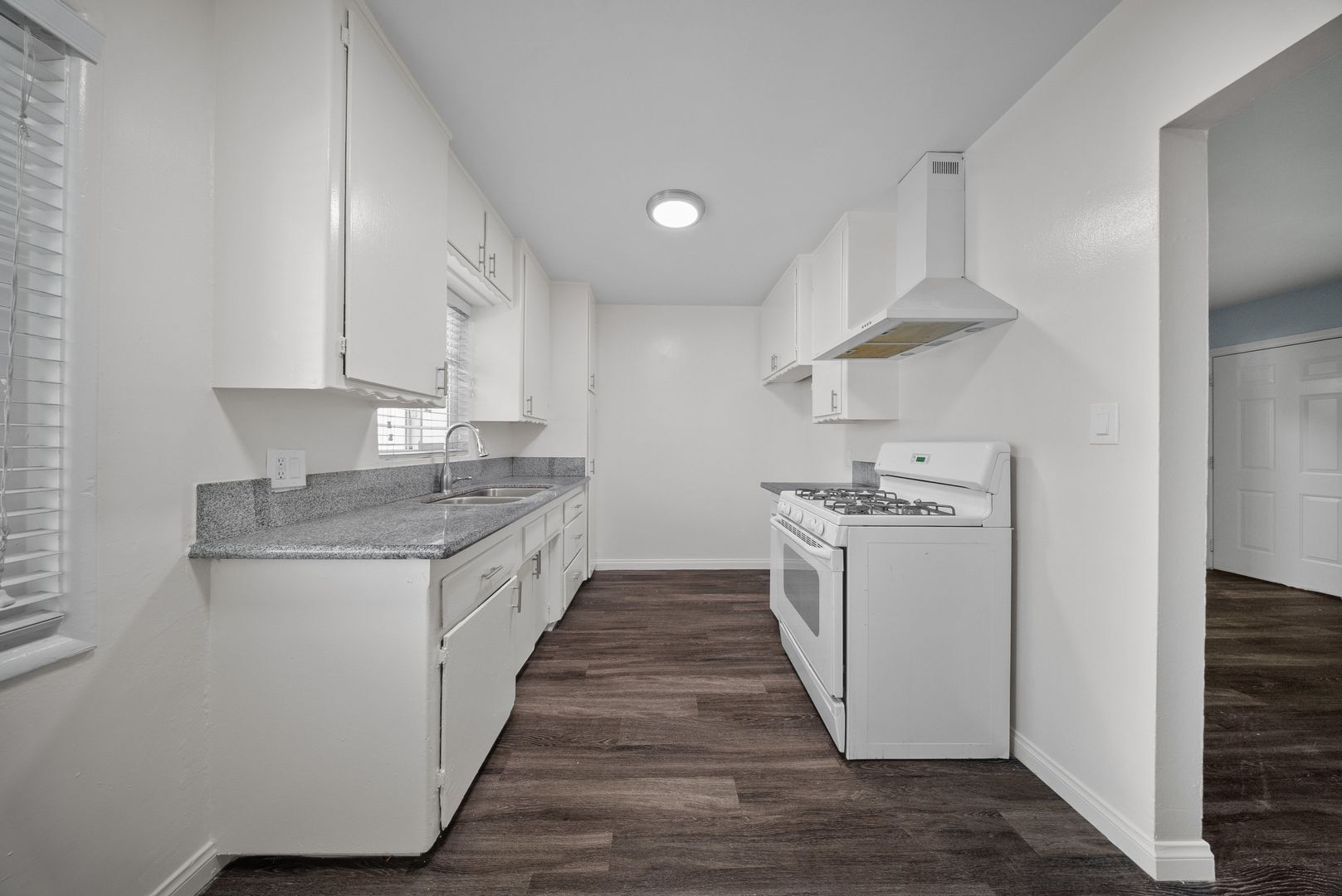 Building Photo - 1577 Pine Ave