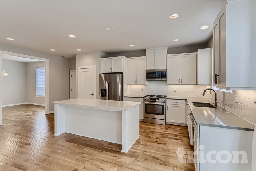 Building Photo - 5035 SE Knapp St