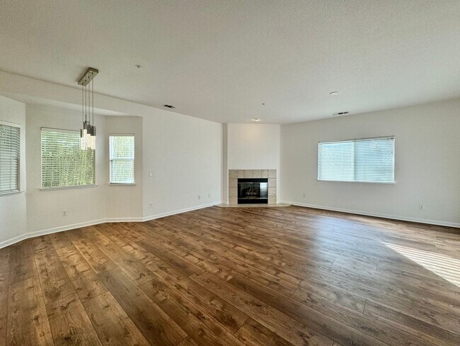 Building Photo - TENTATIVELY RENTED 3 Bedrooms, 2 1/2 Bathrooms, Serene Napa Setting