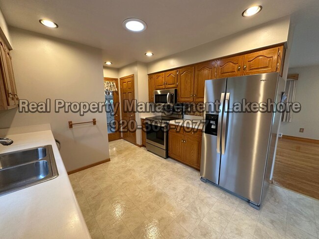 Building Photo - Stunning 4 Bedroom 1.5 Bathroom Home For Rent