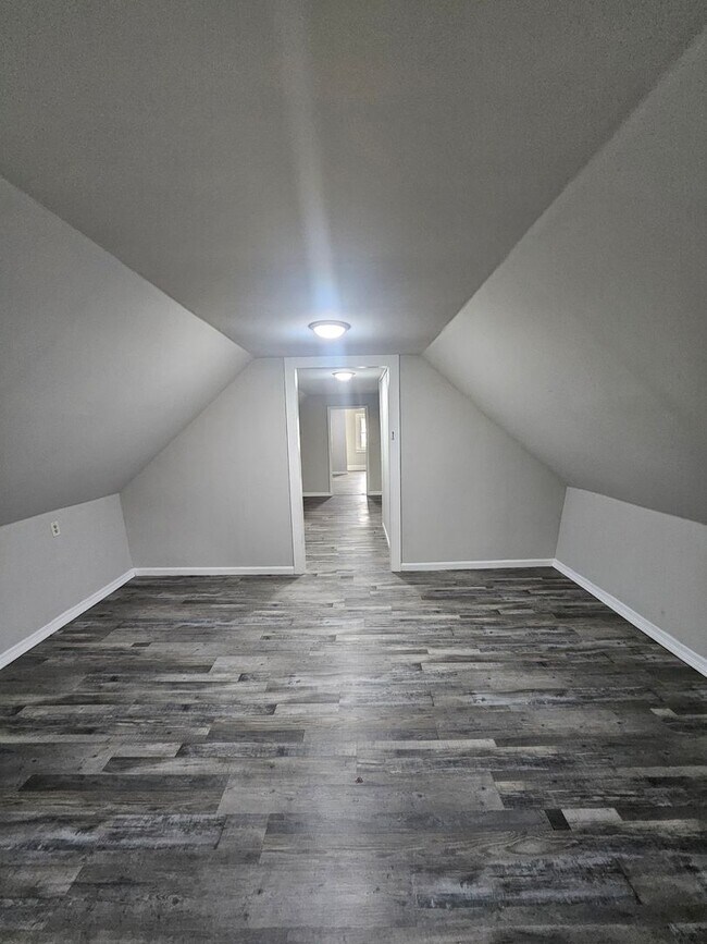 Building Photo - 4bed/2bath house  (EHA APPROVED)