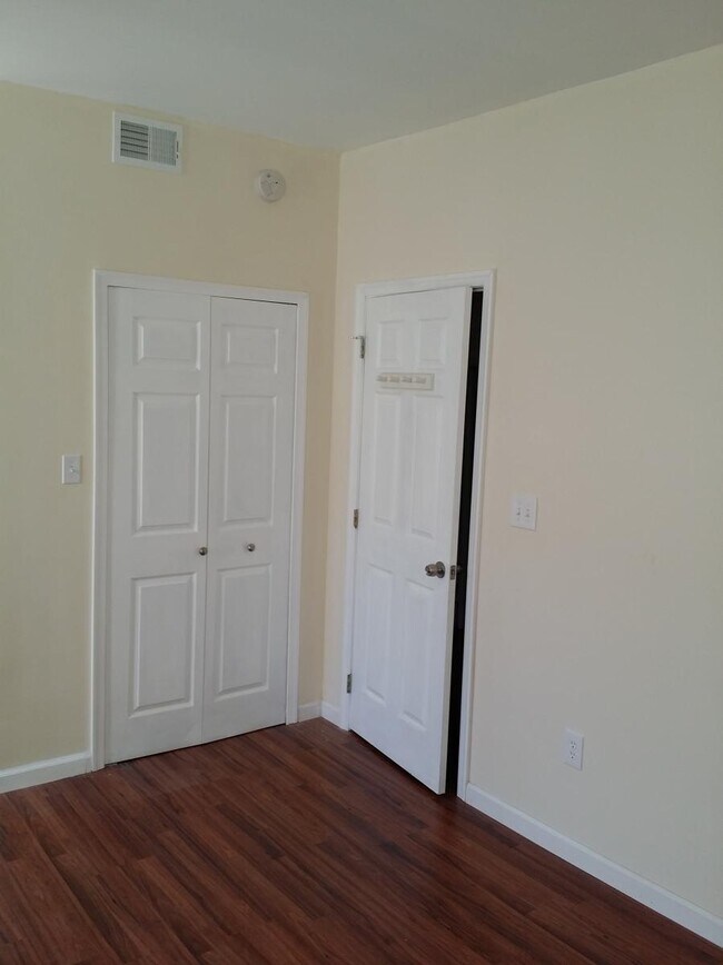 Building Photo - 244 N Water St