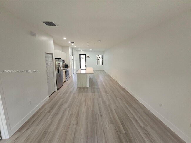 Building Photo - 7831 NW 104th Ave