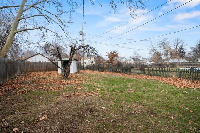 Building Photo - Enjoy a move-in ready home with brand new ...