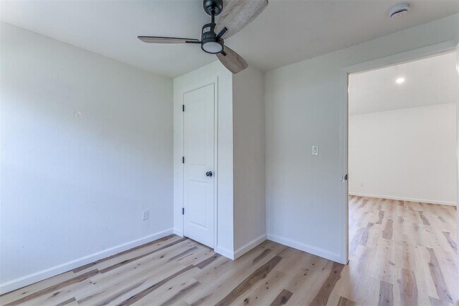 Building Photo - 1421 NE 8th St