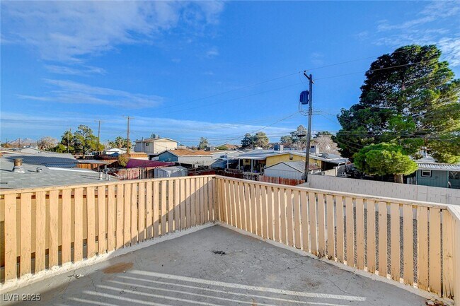 Building Photo - 5813 W Balzar Ave
