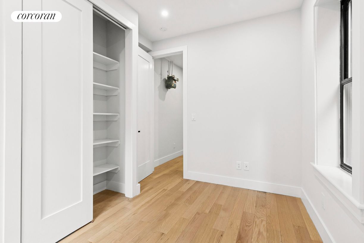 Building Photo - 206 W 96th St