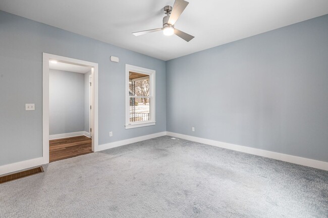 Building Photo - Immediate Move In Remodeled 3 Bed in Eastown