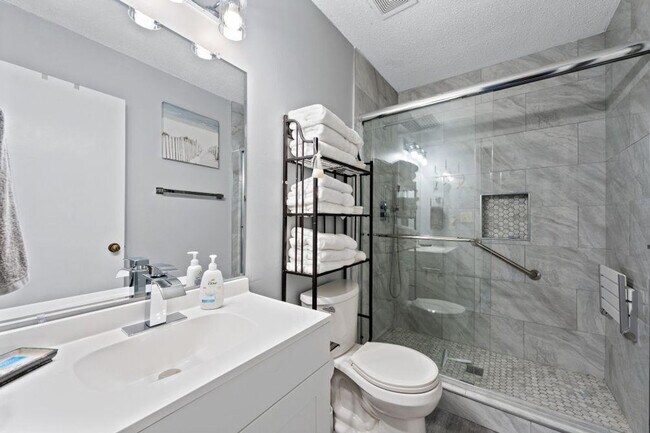 Building Photo - 344 E Beach Blvd