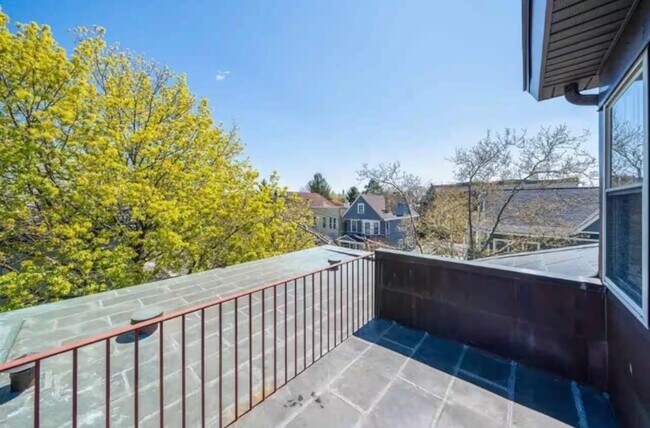 Building Photo - 100 Hauxhurst Ave