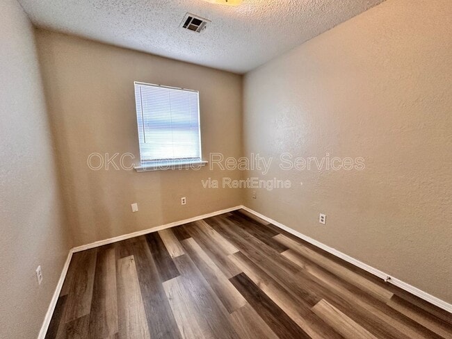 Building Photo - 109 SE 42nd St