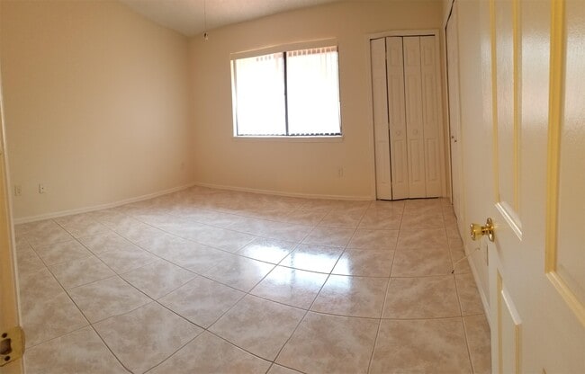 Building Photo - 474 Club Dr