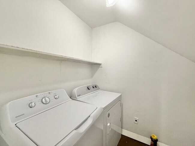 Building Photo - Recently Remodeled 3BD, 2.5BA Raleigh Town...
