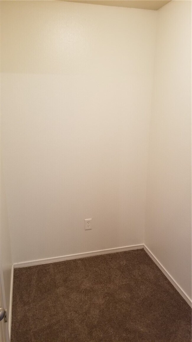 Building Photo - 820 W Piedmont Pl