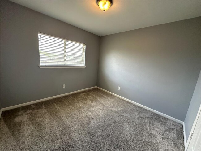 Building Photo - 6810 Crystal Point Dr