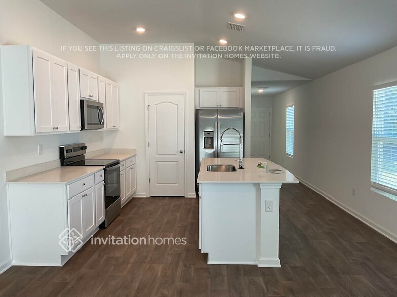 Building Photo - 8 Pittman Pl